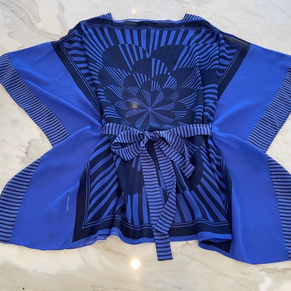 BCBG BLUE BLACK BELTED PONCHO TOP SIZE XS NWOTS! - Picture 12 of 16